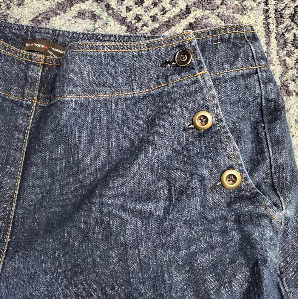 New York & Company Wide Leg Blue Jeans - Picture 4 of 9